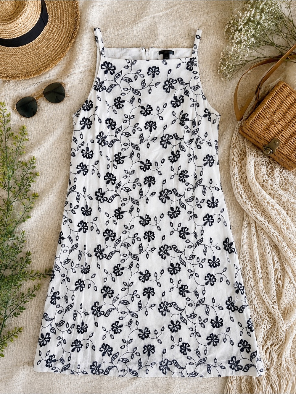 Ann Taylor Factory Petite Embroidered Floral Dress White Navy Cotton Size 2P
